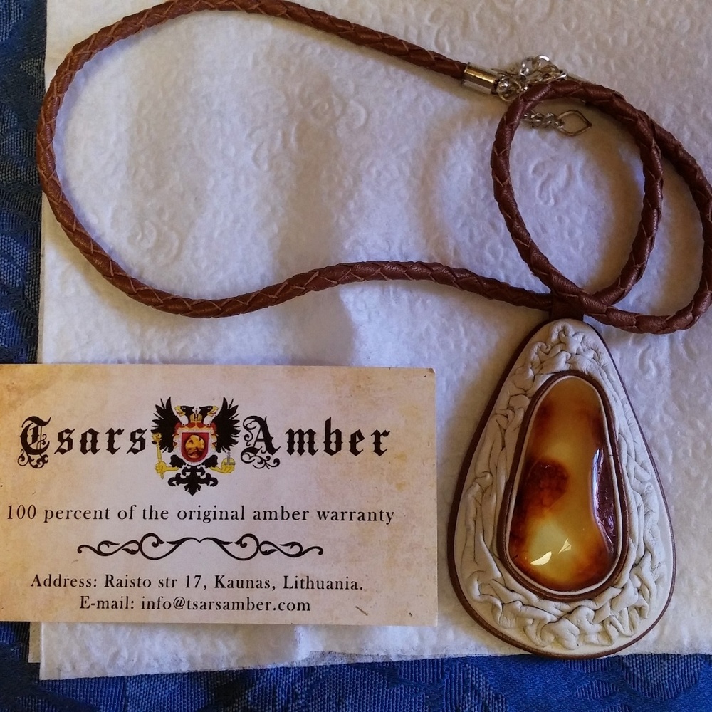 Leather Amber necklace - Picture 1 of 3